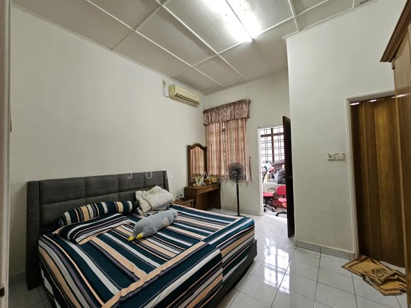 1-storey Terraced House for Sale in Taman Molek (Johor Bahru) - Jun Wang - PropertyGuru.com.my
