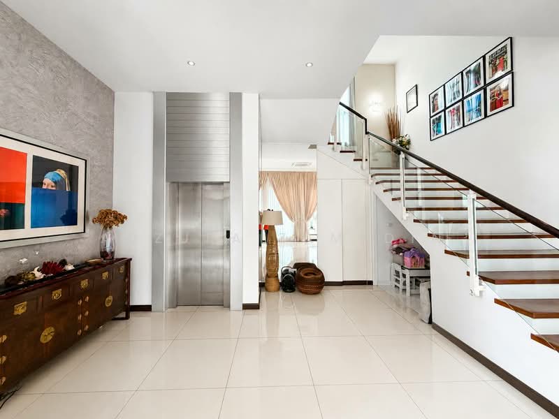 Bungalow House for Sale in Subang Heights (Subang Jaya) - Adzura Zamedin - Entrance - PropertyGuru.com.my