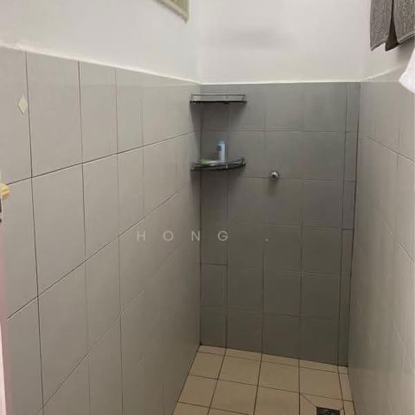 Pangsapuri untuk Disewa di I-Park Apartment - Hong . - Bathroom - PropertyGuru.com.my