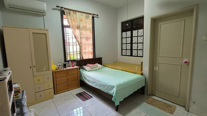Rumah Teres 2-Tingkat untuk Dijual di Taman Molek (Johor Bahru) - Jun Xiong Tan - Bedroom - PropertyGuru.com.my