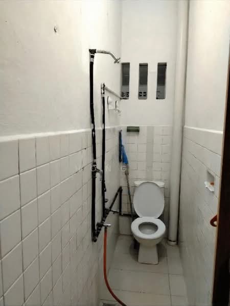Rumah Teres 2-Tingkat untuk Disewa di Taman Brown (Gelugor) - Hong . - Bathroom - PropertyGuru.com.my