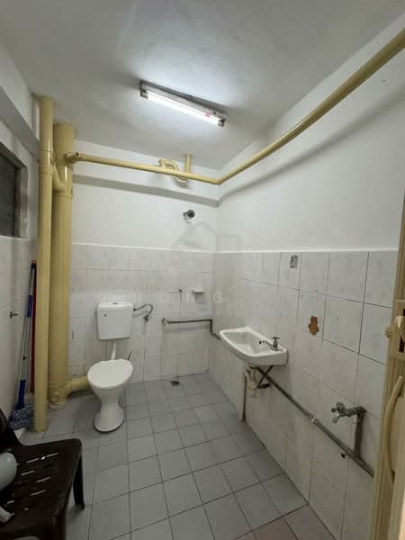 Pangsapuri untuk Disewa di Nibong Indah - Hong . - Bathroom - PropertyGuru.com.my