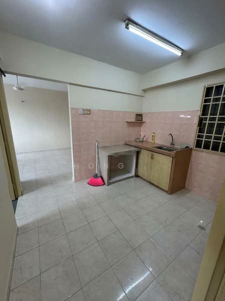 Pangsapuri untuk Disewa di Nibong Indah - Hong . - Kitchen - PropertyGuru.com.my