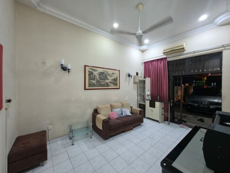 Rumah Teres 1-Tingkat untuk Dijual di Taman Molek (Johor Bahru) - Jun Wang - PropertyGuru.com.my