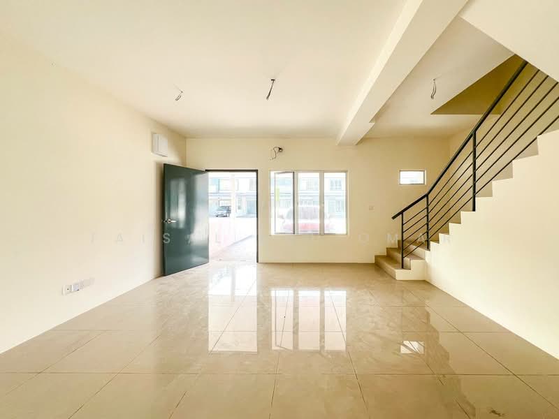 Rumah Teres 2-Tingkat untuk Dijual di Dengkil (Selangor) - Faisal Abu Omar - Living Room - PropertyGuru.com.my
