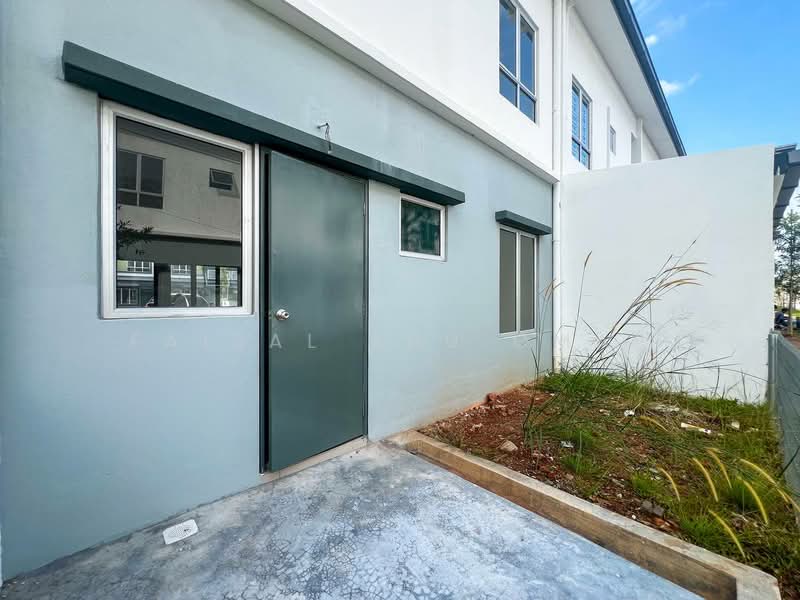 Rumah Teres 2-Tingkat untuk Dijual di Dengkil (Selangor) - Faisal Abu Omar - Exterior - PropertyGuru.com.my