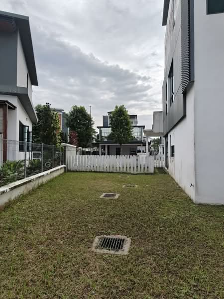 Bungalow House for Sale in Taman Molek (Johor Bahru) - Gloson Ten - Exterior - PropertyGuru.com.my