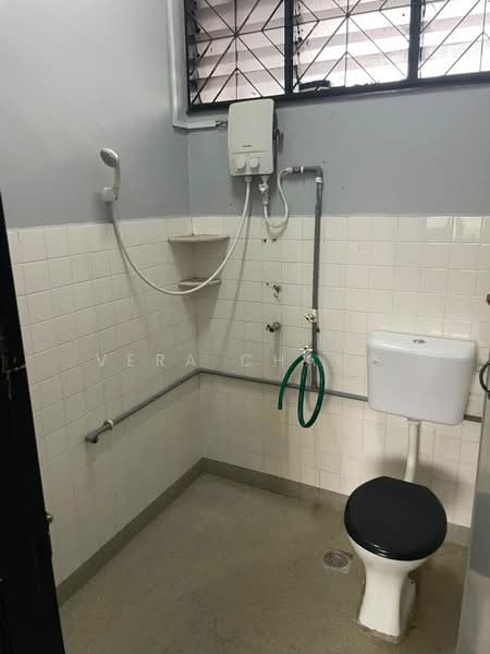 Rumah Teres 2-Tingkat untuk Disewa di Taman Johor Jaya (Johor Bahru) - Vera Chang - Bathroom - PropertyGuru.com.my