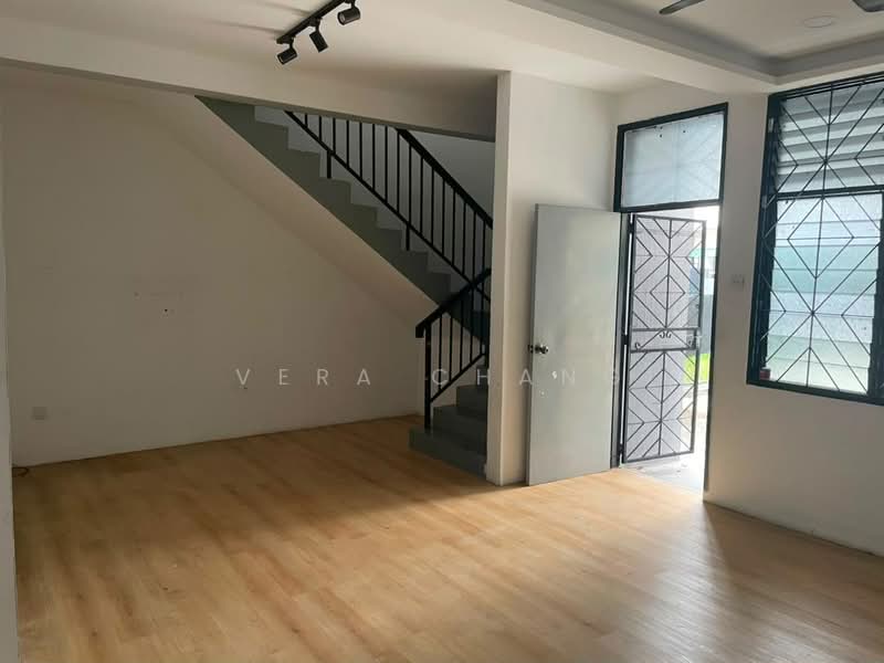 Rumah Teres 2-Tingkat untuk Disewa di Taman Johor Jaya (Johor Bahru) - Vera Chang - Living Room - PropertyGuru.com.my