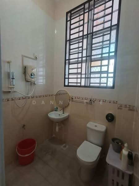 Semi-Detached House for Sale in Taman Gemilang (Kulai) - Danny See - Bathroom - PropertyGuru.com.my