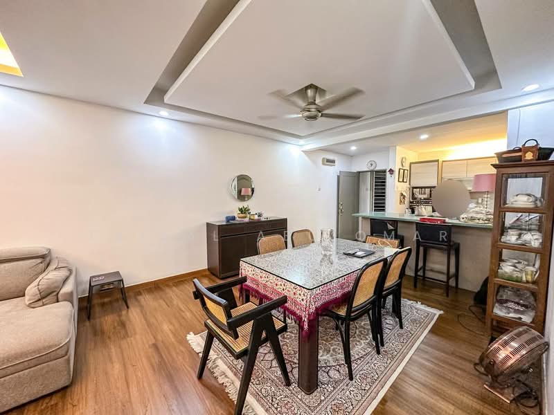 Kondominium untuk Dijual di Laman Tasik - Faisal Abu Omar - Living Room - PropertyGuru.com.my