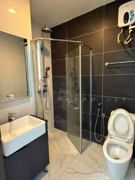 Condominium for Rent at Amberside @ Country Garden Danga Bay - Hong Charng Lee - Bathroom - PropertyGuru.com.my