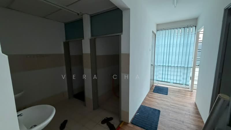Office for Rent in Taman Molek (Johor Bahru) - Vera Chang - Bathroom - PropertyGuru.com.my