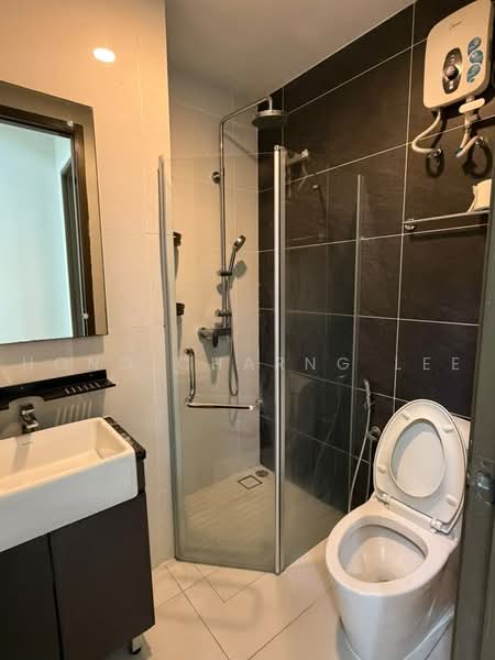 Condominium for Rent at Amberside @ Country Garden Danga Bay - Hong Charng Lee - Bathroom - PropertyGuru.com.my