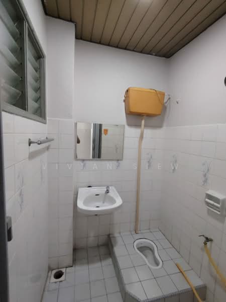 Terraced House for Sale in Usj 13 (Subang Jaya) - Vivian Siew - Bathroom - PropertyGuru.com.my