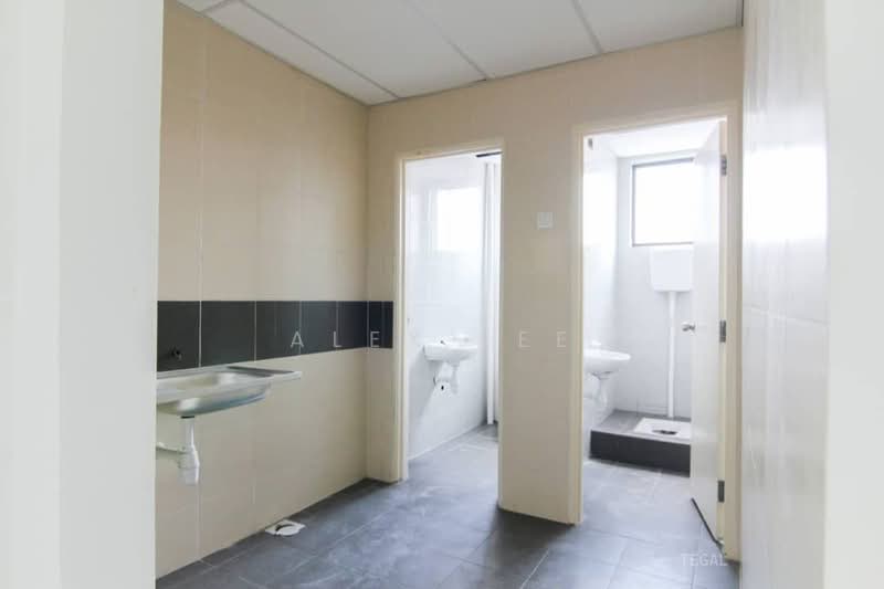 Warehouse for Sale in Kapar (Selangor) - Alex Lee - Bathroom - PropertyGuru.com.my