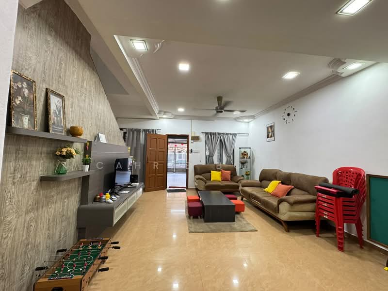 Rumah Teres 2-Tingkat untuk Dijual di Taman Setia Indah (Tebrau) - Cahrie Bong - Living Room - PropertyGuru.com.my
