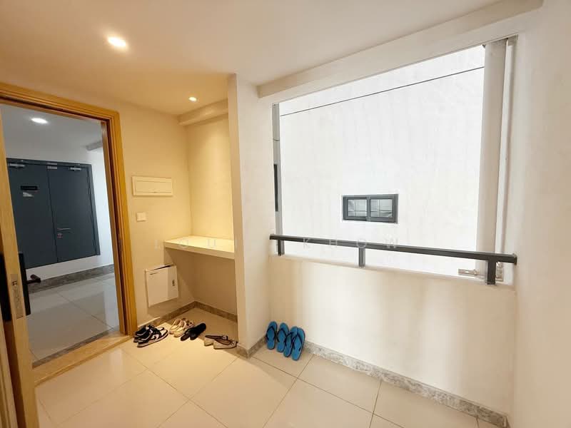 Kediaman Servis untuk Dijual di Wave @ Marina Cove - Louis Khow - Balcony - PropertyGuru.com.my