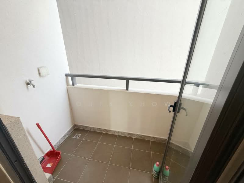 Kediaman Servis untuk Dijual di Wave @ Marina Cove - Louis Khow - Balcony - PropertyGuru.com.my