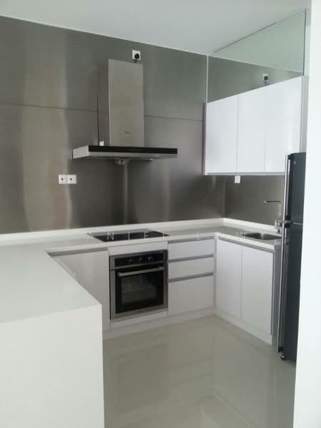 Kediaman Servis untuk Dijual di Camellia Serviced Suites - Daniel Low - Kitchen - PropertyGuru.com.my
