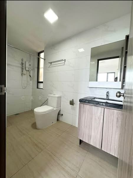 Kediaman Servis untuk Dijual di Country Garden Central Park - Carmen Kang - Bathroom - PropertyGuru.com.my