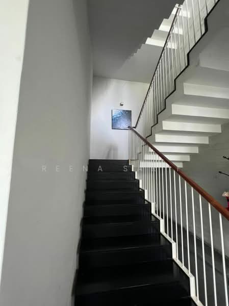 Bungalow House for Sale in Sri Pilmoor (Ara Damansara) - Reena Sarif - Corridor - PropertyGuru.com.my