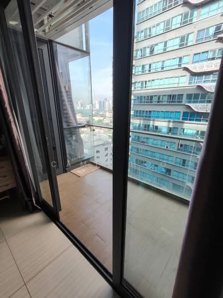 Kediaman Servis untuk Disewa di The Elements - Camie Hoo - Balcony - PropertyGuru.com.my