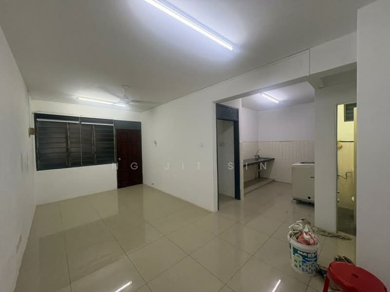 Pangsapuri untuk Disewa di Desa Permata Pearl Block 9 - Ng Jit Sin - Living Room - PropertyGuru.com.my