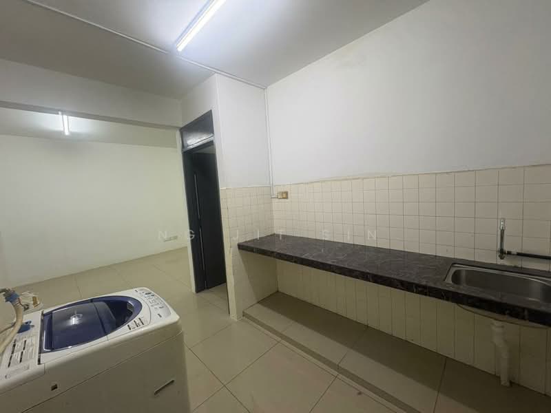 Pangsapuri untuk Disewa di Desa Permata Pearl Block 9 - Ng Jit Sin - Kitchen - PropertyGuru.com.my