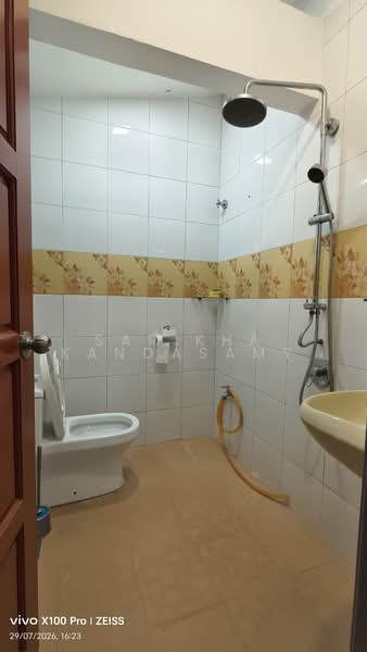 2-storey Terraced House for Rent in Bangsar Baru (Bangsar) - Sarikha Kandasamy - Bathroom - PropertyGuru.com.my
