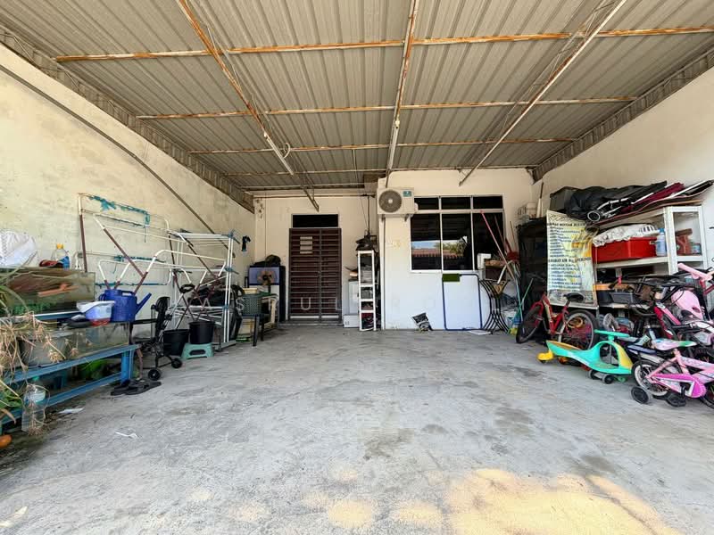 Rumah Teres 1-Tingkat untuk Dijual di Sungai Petani (Kedah) - Hasrul Rosli - Car Park - PropertyGuru.com.my