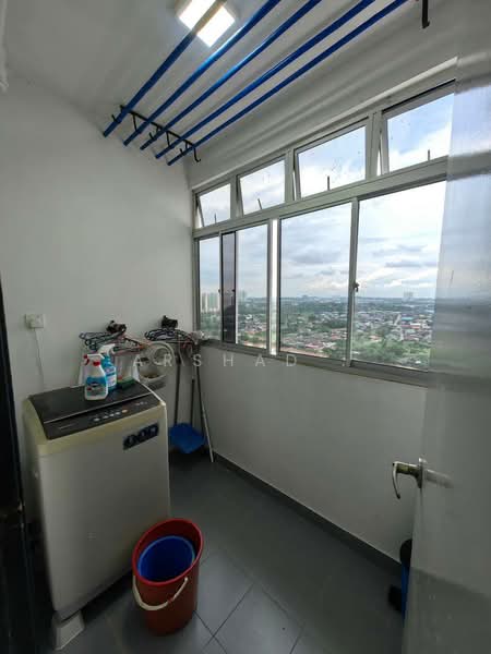 Kediaman Servis untuk Dijual di Pandan Residence 2 - Arshad . - Balcony - PropertyGuru.com.my