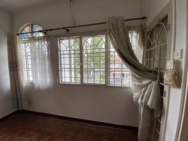 Rumah Teres 2-Tingkat untuk Dijual di Usj 11 (Subang Jaya) - James Yim - Bedroom 1 - PropertyGuru.com.my