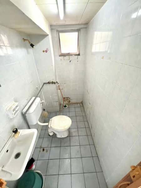 Pangsapuri untuk Dijual di Pangsapuri Subang Suria - Edwin Wong - Bathroom - PropertyGuru.com.my