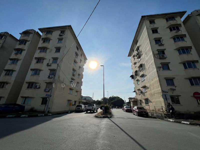 Pangsapuri untuk Dijual di Pangsapuri Subang Suria - Edwin Wong - Exterior - PropertyGuru.com.my