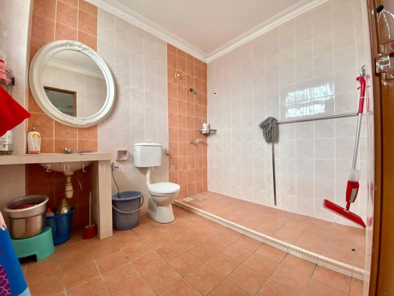 Semi-Detached House for Rent in Bandar Baru Bangi (Selangor) - Zulhaikal Asmadee - Bathroom - PropertyGuru.com.my