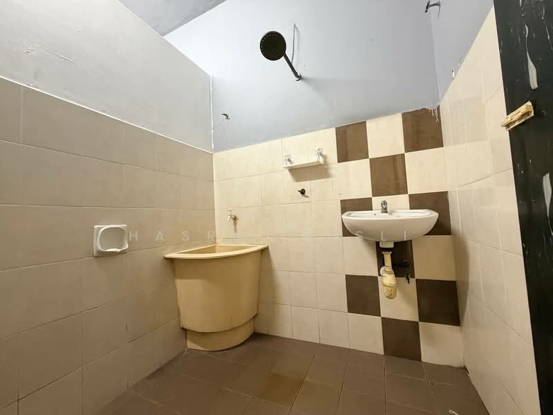 1-storey Terraced House for Sale in Sungai Petani (Kedah) - Hasrul Rosli - Bathroom - PropertyGuru.com.my