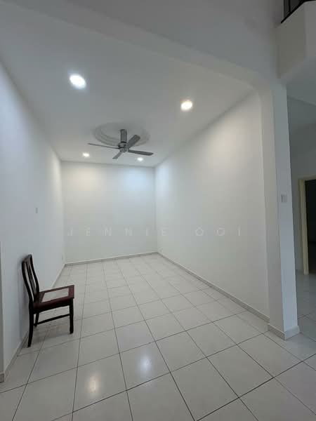 1.5-storey Terraced House for Rent in Taman Molek (Johor Bahru) - Jennie Ooi - Living Room - PropertyGuru.com.my