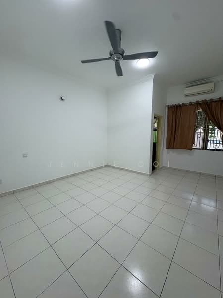 1.5-storey Terraced House for Rent in Taman Molek (Johor Bahru) - Jennie Ooi - Living Room - PropertyGuru.com.my