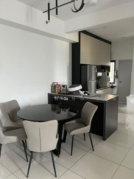 Kediaman Servis untuk Disewa di The Amber Residence @ TwentyFive.7 - Teck Weng Tan - Dining Room - PropertyGuru.com.my