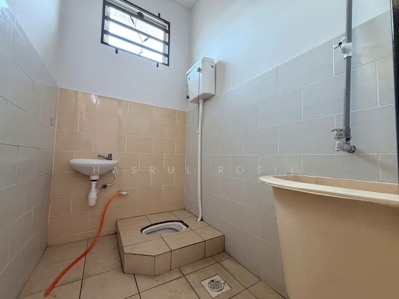 Semi-Detached House for Sale in Taman Kelisa Ria (Sungai Petani) - Hasrul Rosli - Bathroom - PropertyGuru.com.my