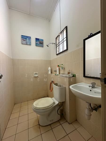 Semi-Detached House for Sale in Bandar Bukit Mahkota (Bangi) - Zulhaikal Asmadee - Bathroom - PropertyGuru.com.my