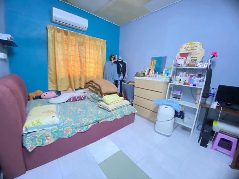 Rumah Teres 1-Tingkat untuk Dijual di Taman Bukit Margosa (Ampangan) - Norafian SMH - Bedroom - PropertyGuru.com.my