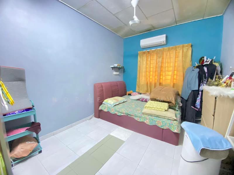 Rumah Teres 1-Tingkat untuk Dijual di Taman Bukit Margosa (Ampangan) - Norafian SMH - Bedroom - PropertyGuru.com.my