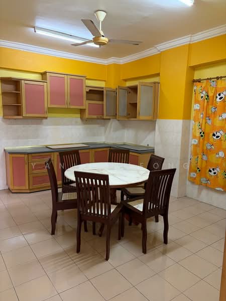 Kondominium untuk Dijual di Casa Venicia Condominium - Yanis Cheong - Kitchen - PropertyGuru.com.my