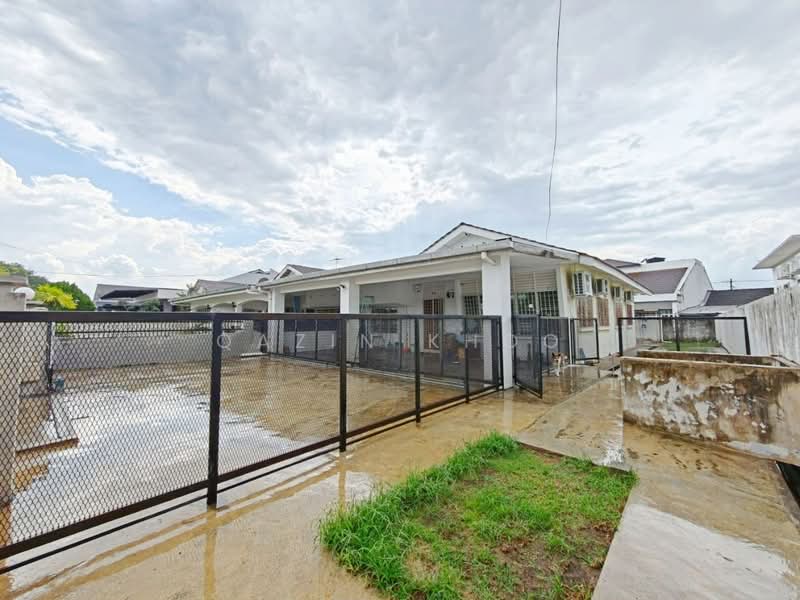 Semi-Detached House for Sale in Taman Canning (Ipoh) - Qazin Khoo - Exterior - PropertyGuru.com.my