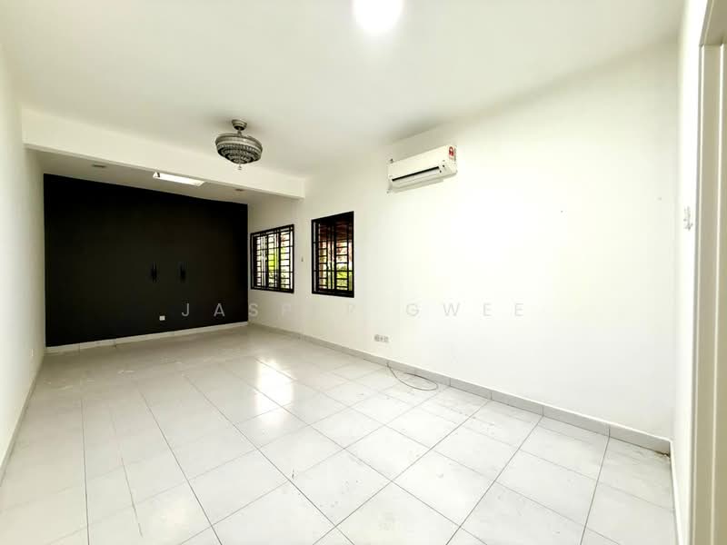 Rumah Berkembar untuk Dijual di Taman Ponderosa (Johor Bahru) - Jasper Gwee - Living Room - PropertyGuru.com.my