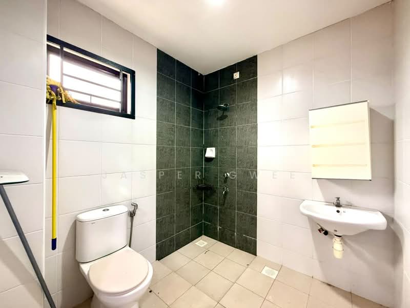 Rumah Berkembar untuk Dijual di Taman Ponderosa (Johor Bahru) - Jasper Gwee - Bathroom - PropertyGuru.com.my