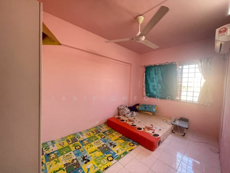 Apartment for Sale at Saujana Ria / Sri Saujana - Yanis Cheong - Bedroom - PropertyGuru.com.my