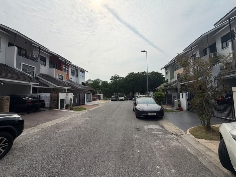 3-storey Terraced House for Sale in Taman Tasik Damai (Sungai Besi) - Ivan Tan - Exterior - PropertyGuru.com.my